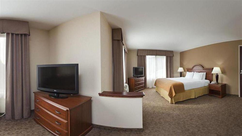 Comfort Inn & Suites Бревърд Екстериор снимка
